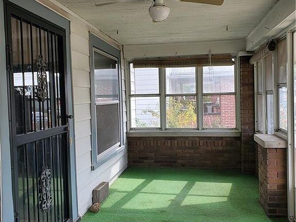 3rd image of 615 N Oakland Ave