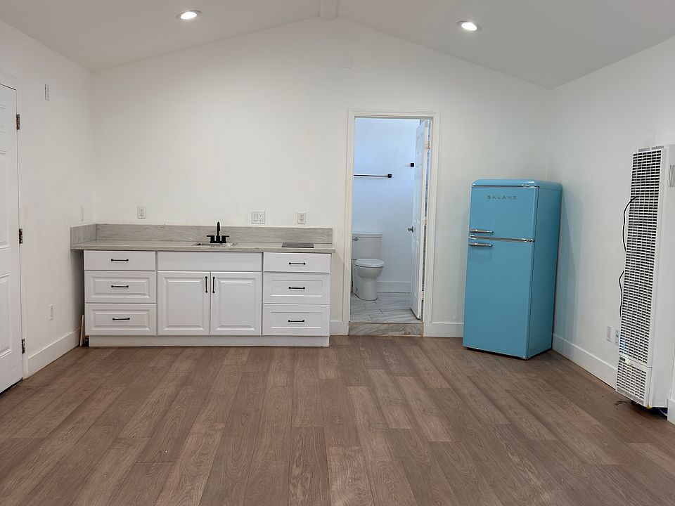 1st image of 1004 N Ash St #3