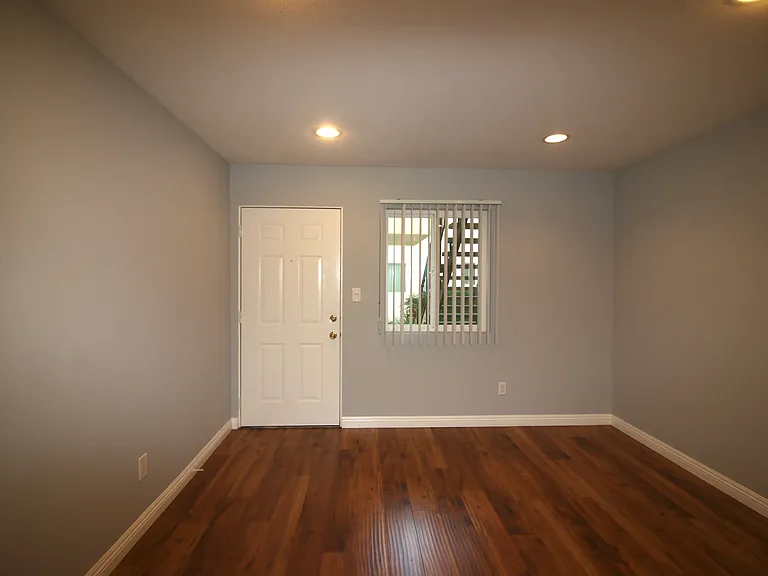 Nordhoff Apartments — Photo 13