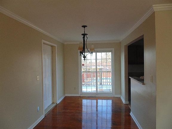 5th image of 683 Crenshaw Ln