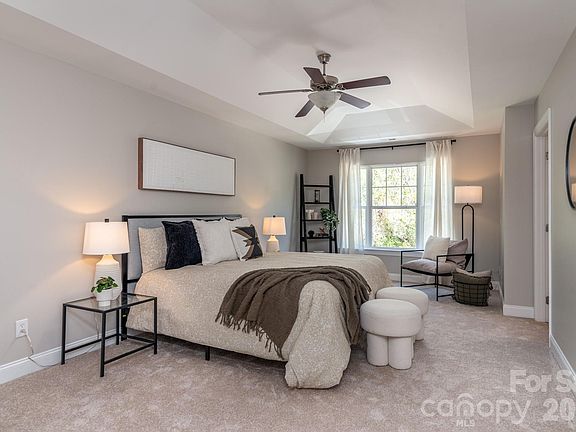 3rd image of 125 Sherman Oaks Ln