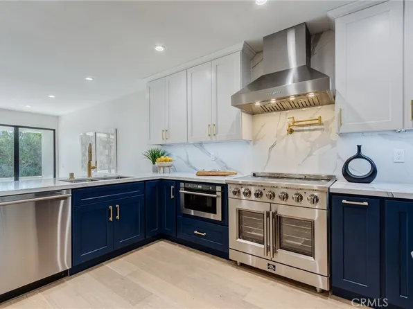 11919 Mayfield Ave, Los Angeles, CA 90049