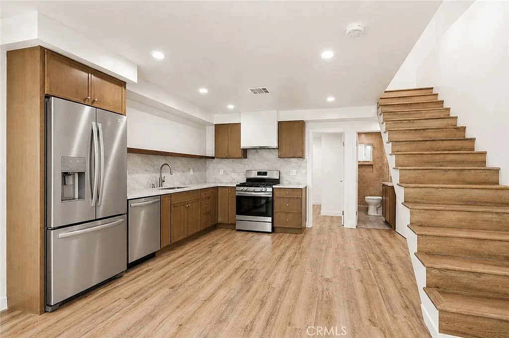 3 bed, 1753 sqft, $4,950 — Photo 4