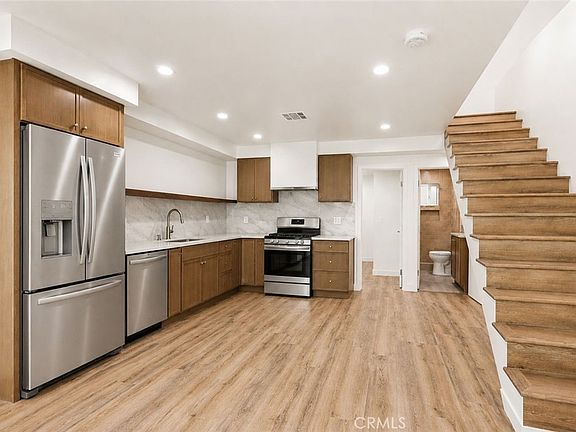 4th image of 1122 N Beachwood Dr #1/2