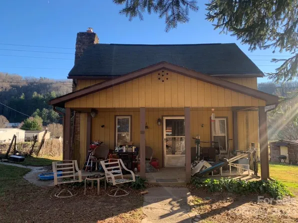 923 Old Fort Rd, Fairview, NC 28730