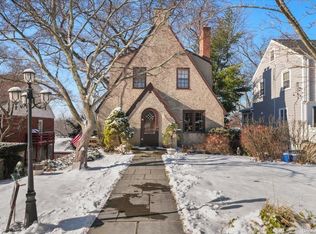 211 Park Dr, Eastchester, NY 10709