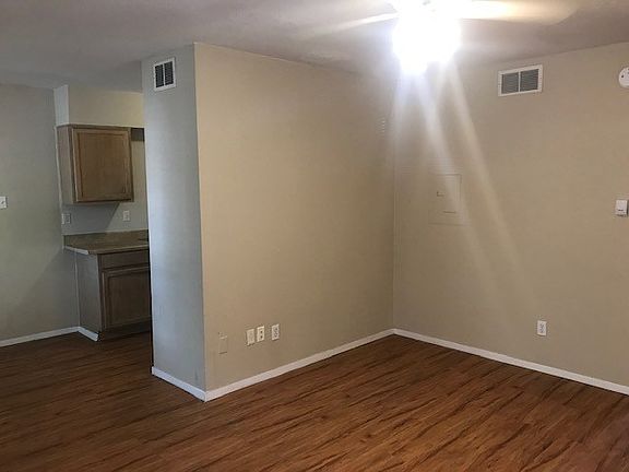 3rd image of 4521 Columbia Ave