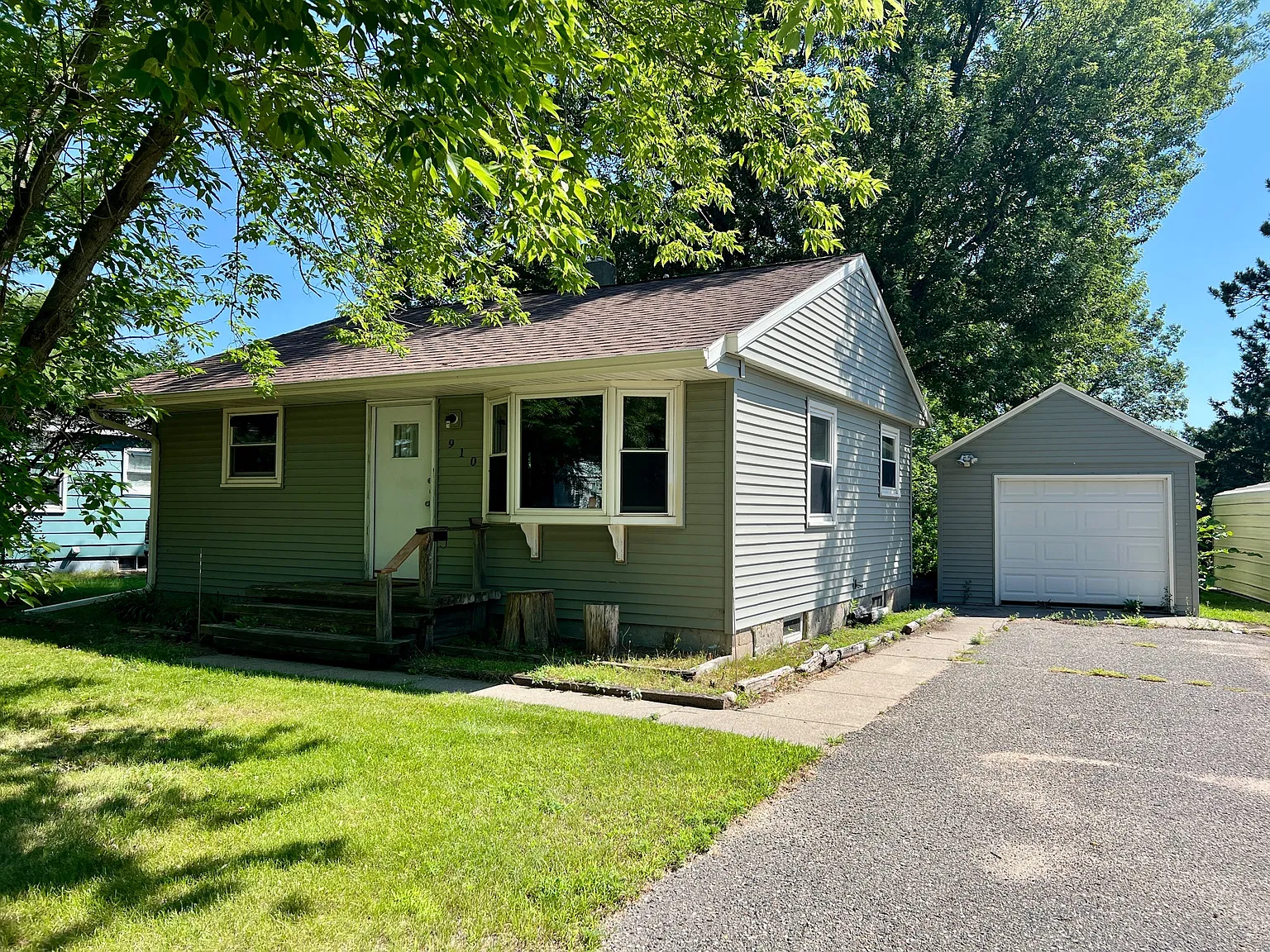 910 Clover Lane - 1 — Photo 1