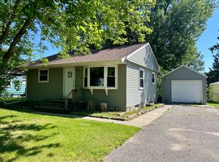 910 Clover Ln, Grand Rapids, MN 55744