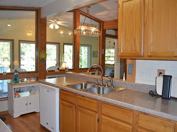 4th image of 202 Driftwood Cir