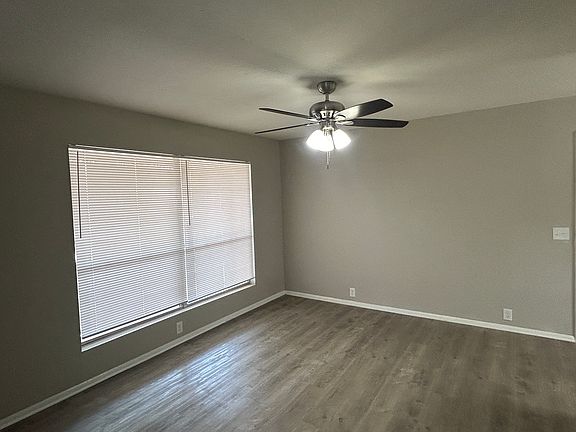 5th image of 209 W Newburg Ave