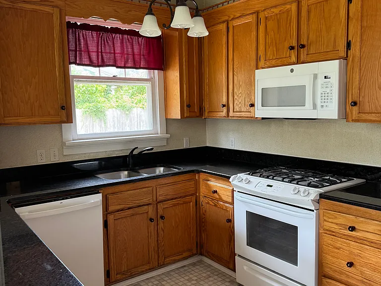 1619 E Mallory St — Photo 8