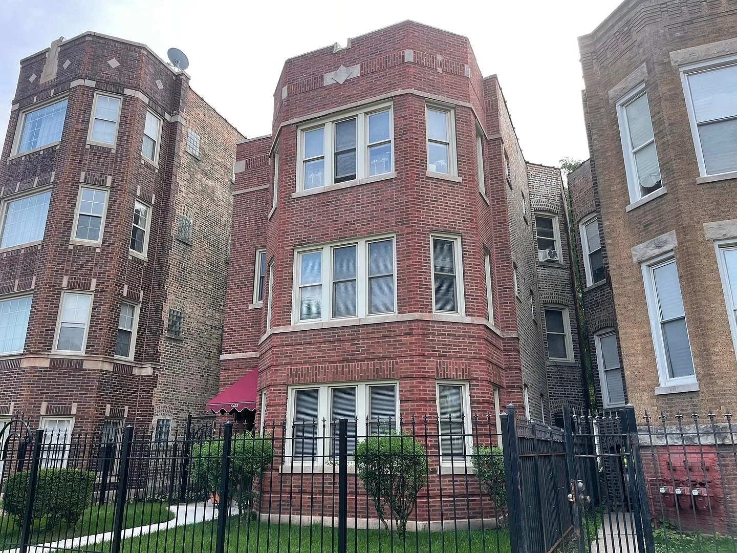 6428 S Langley Ave — Photo 1
