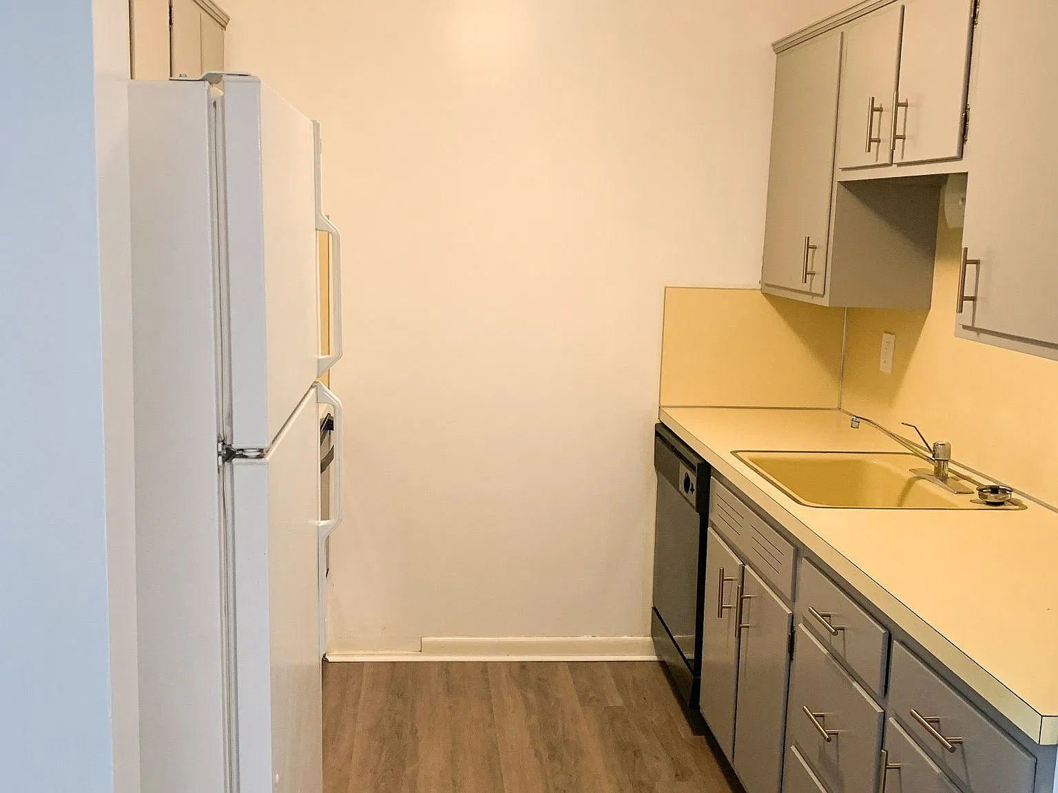 2 bed, 1.0 bath, $1,375 — Photo 2