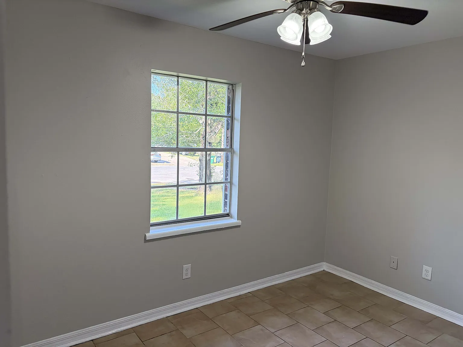 3 bed, 1.5 bath, 1225 sqft, $1,395 — Photo 2
