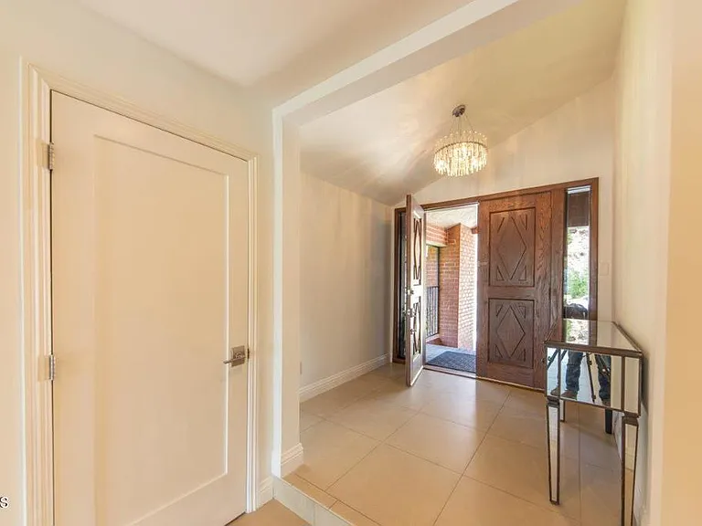 2906 Hawkridge Dr — Photo 8