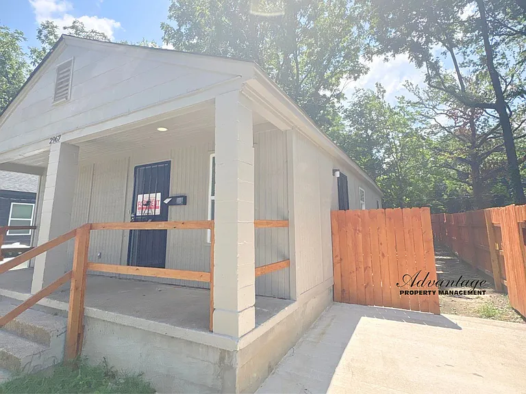 2967 Forest Ave — Photo 3
