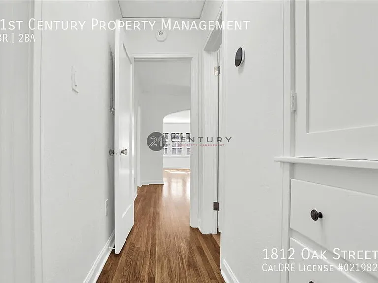 1812 Oak St — Photo 20