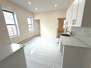 106-25 160th St #Top, Jamaica, NY 11433