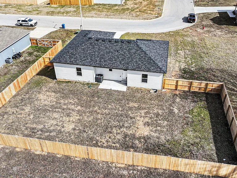 655 E Forest St — Photo 37