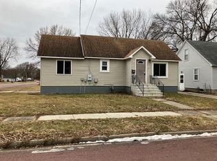 424 10th Ave SE, Waseca, MN 56093