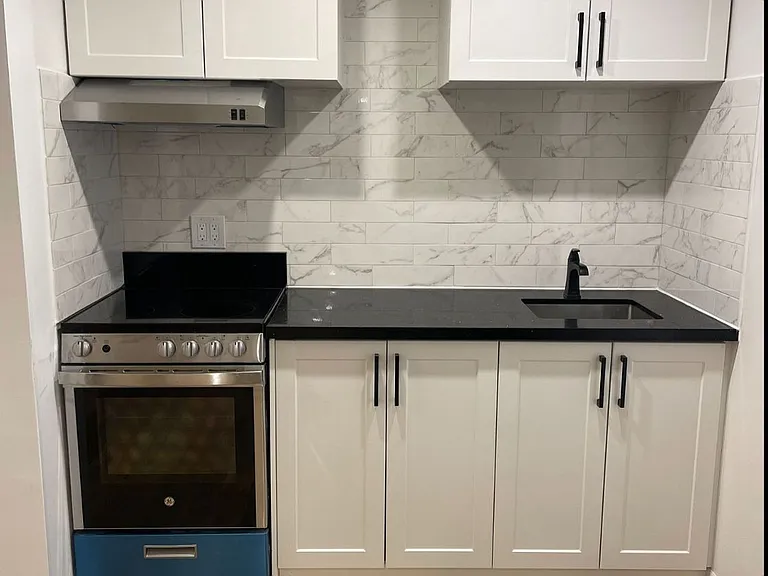 52 Adventure Cres #BASEMENT — Photo 2