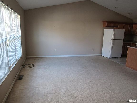 4th image of 1612 W Tiffany Ct