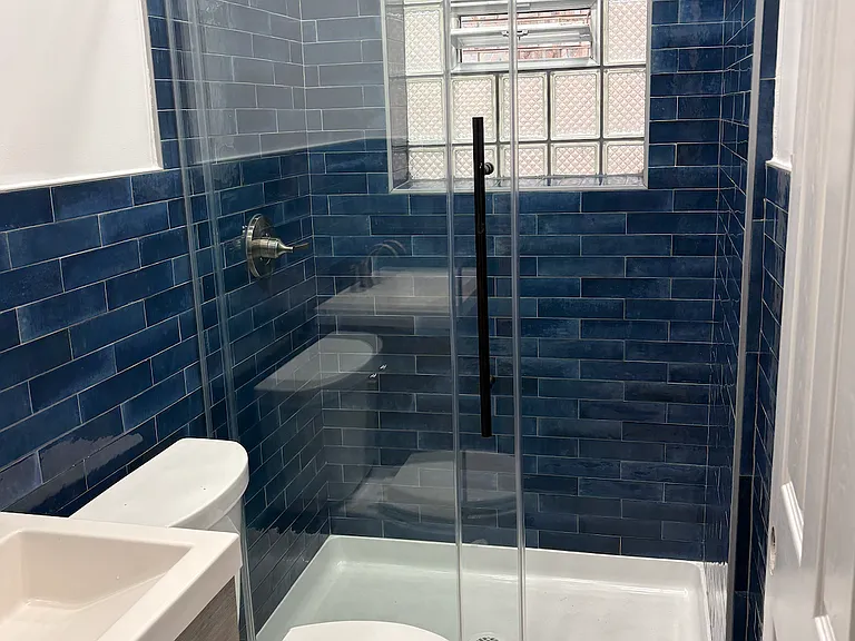 2554 W Winnemac Ave #2 — Photo 4