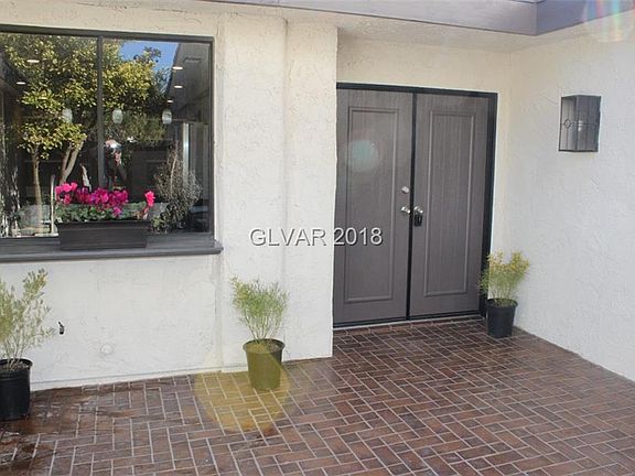 2nd image of 2563 Palmera Cir