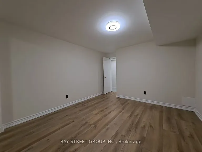 402 Osiris Dr — Photo 29
