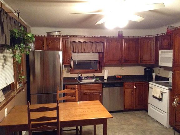 3rd image of 19 Lynn St
