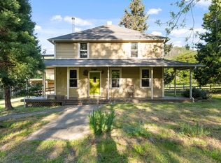 2401 E Fork Rd, Williams, OR 97544