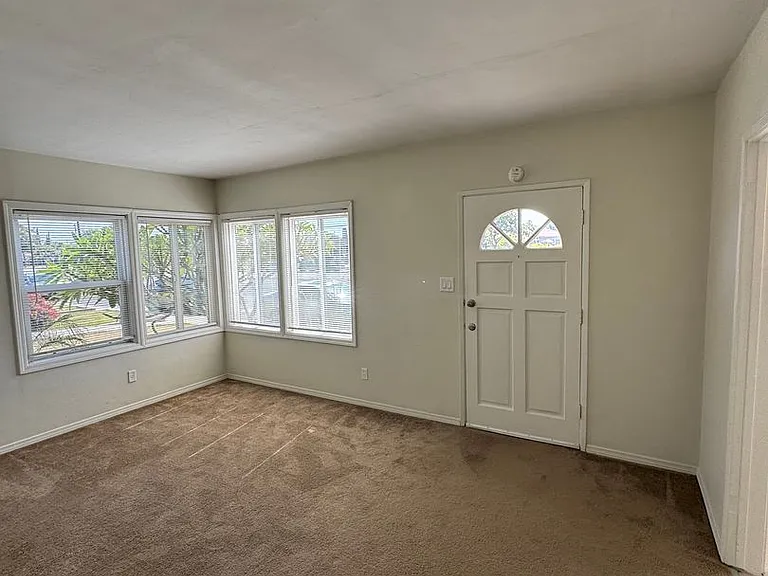4542 N Lakewood Blvd. — Photo 10