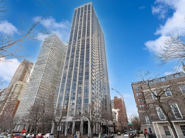 2650 N Lakeview Ave APT 3310, Chicago, IL 60614