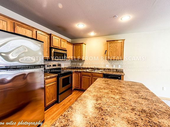 5th image of 2828 W Hillshire Dr