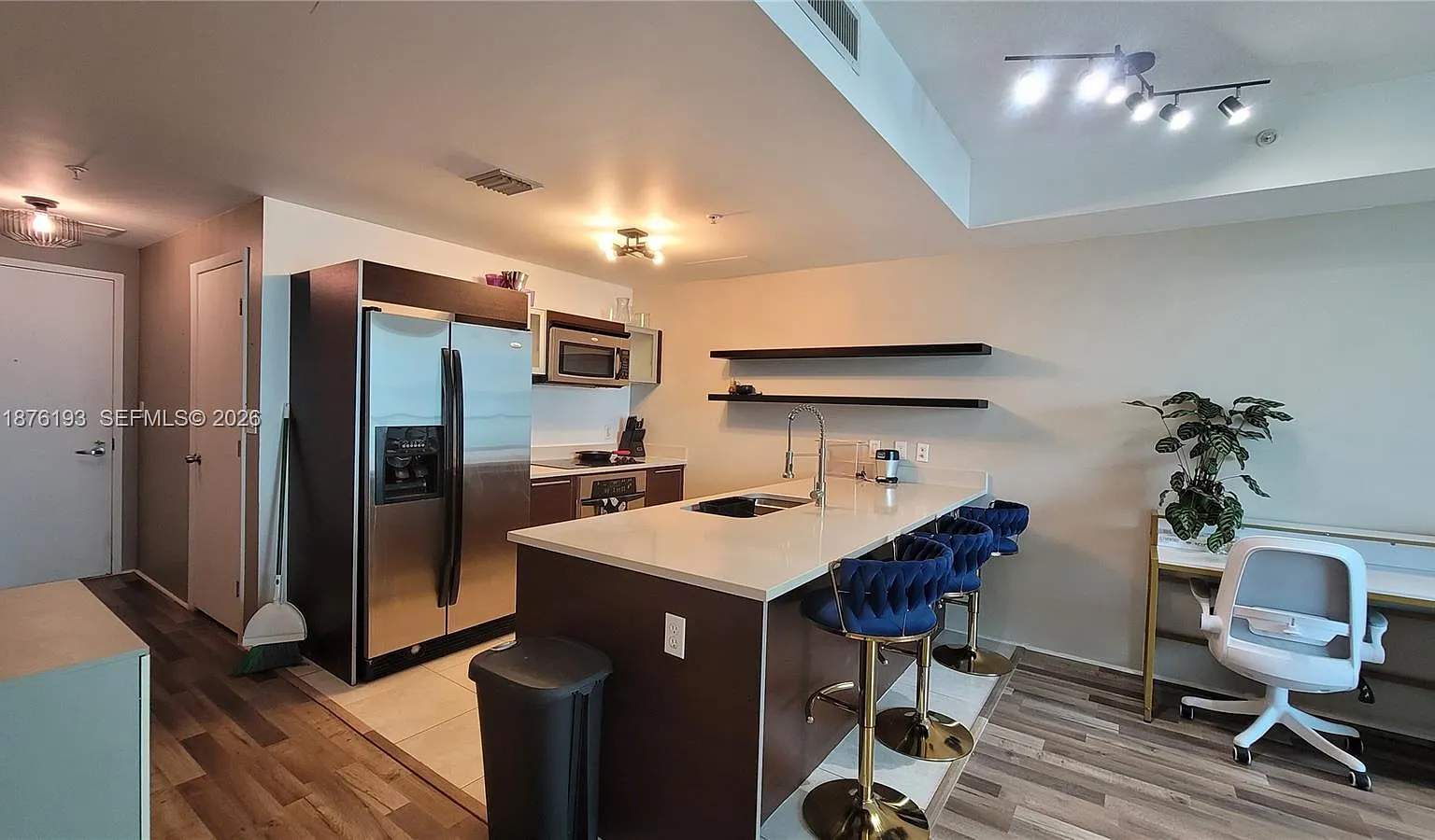 Quantum On The Bay Condo — Photo 1