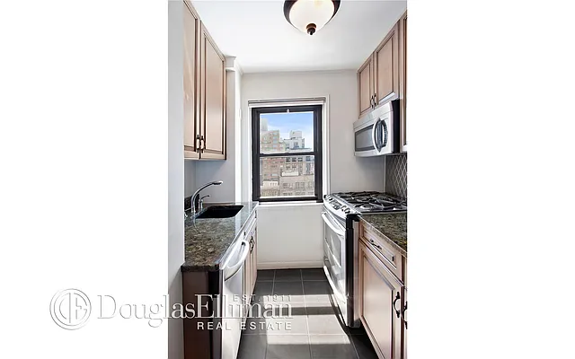 Sold by Douglas Elliman | media 14