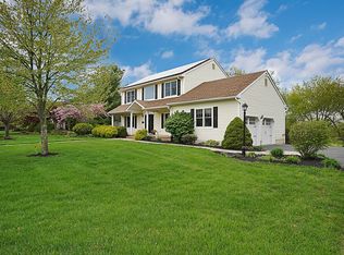 35 Zeller Dr, Somerset, NJ 08873