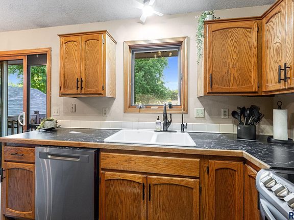4th image of 104 W Birchwood Dr