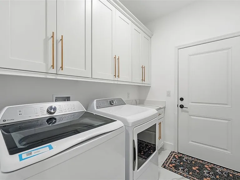 2075 Jewell Ave — Photo 14
