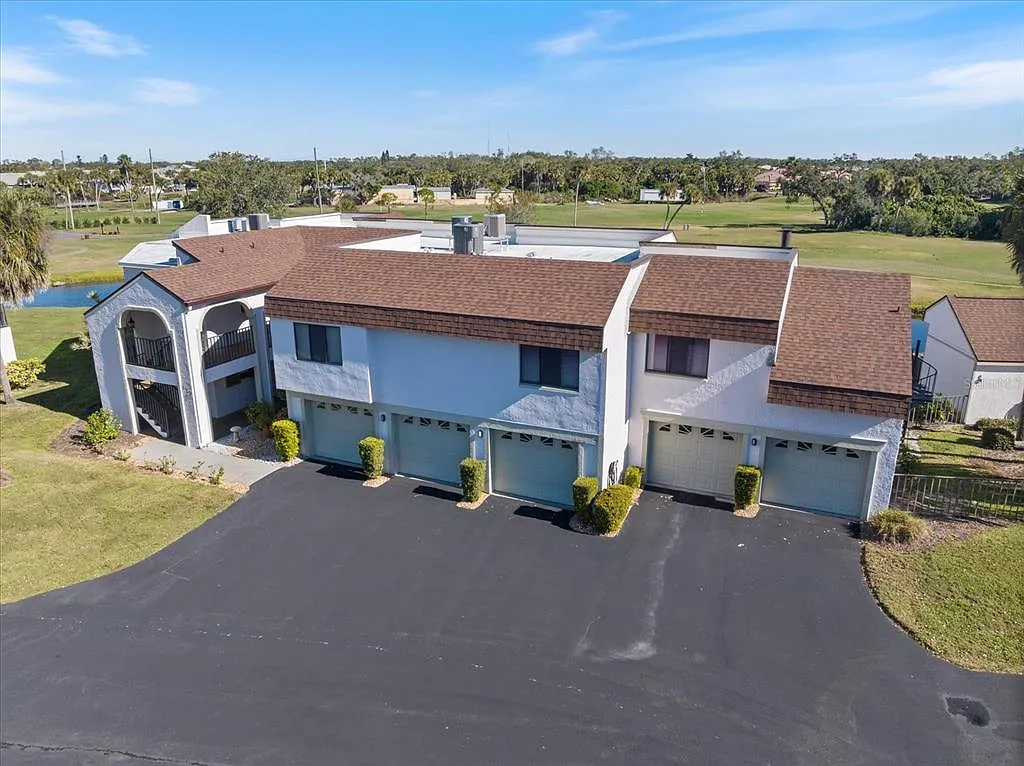 3 bed, 2.0 bath, 1310 sqft, $2,000 — Photo 3