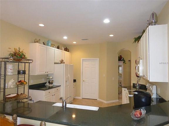4th image of 669 Shorehaven Dr
