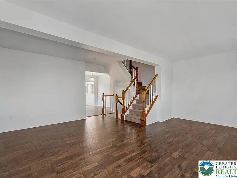 1096 Sparrow Way — Photo 14