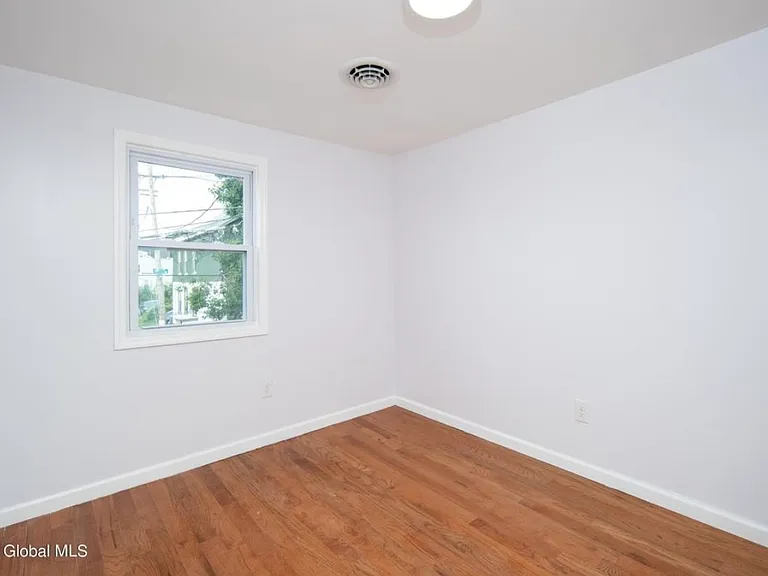 86 14th St #2 — Photo 7