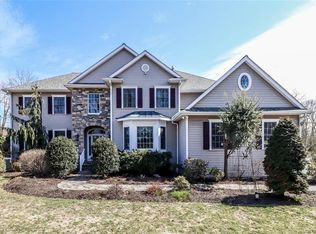 13 Shoreview Ln, Danbury, CT 06811