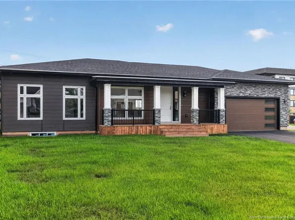 66 Bouchard St, Dieppe, NB E1A 9T9