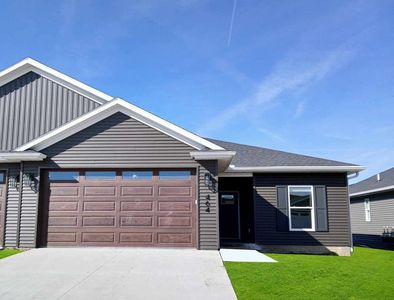 464 N 4th Ave, Eldridge, IA, 52748