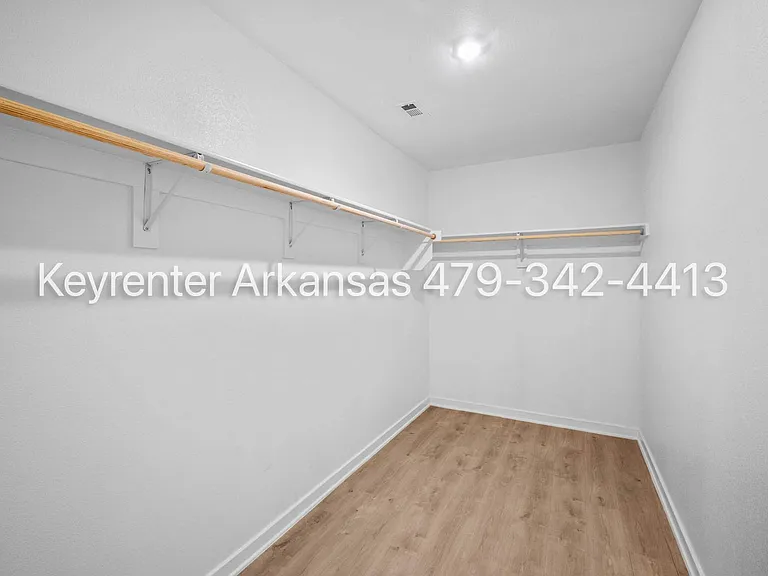 1071 Emerald St — Photo 17