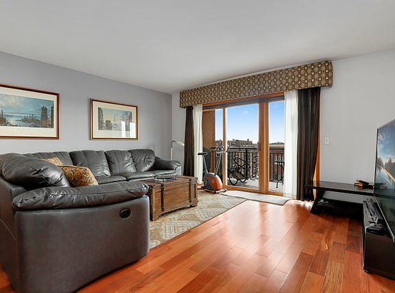 4th image of 1636 Ashland Ave Unit 601