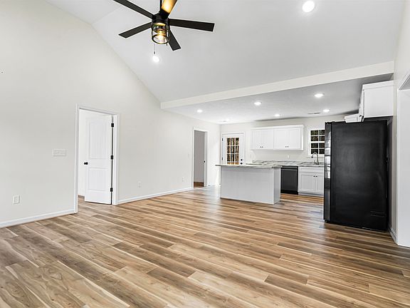 5th image of 1408 Louise Dr SE